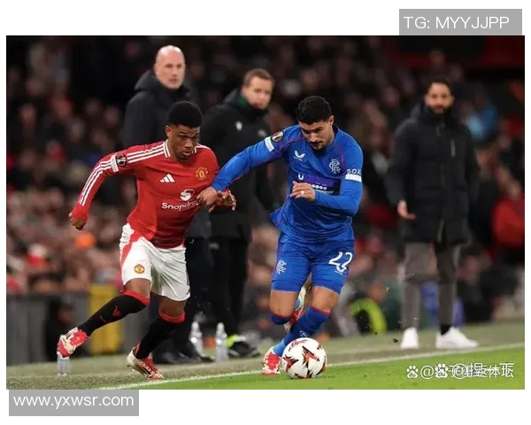 曼联与雷丁激战正酣比分结果揭晓引发球迷热议 曼联与雷丁激战正酣比分结果揭晓引发球迷热议